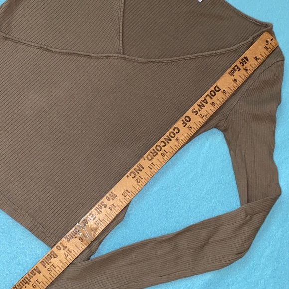 H&M DIVIDED faux wrap olive green stretchy rib knit long sleeve crop NEW size S - Picture 8 of 9